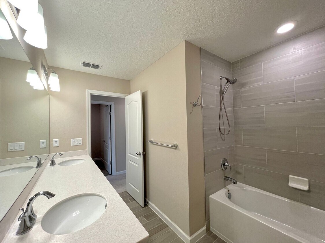 Primary Photo - Beautiful end unit townhome with modern an...