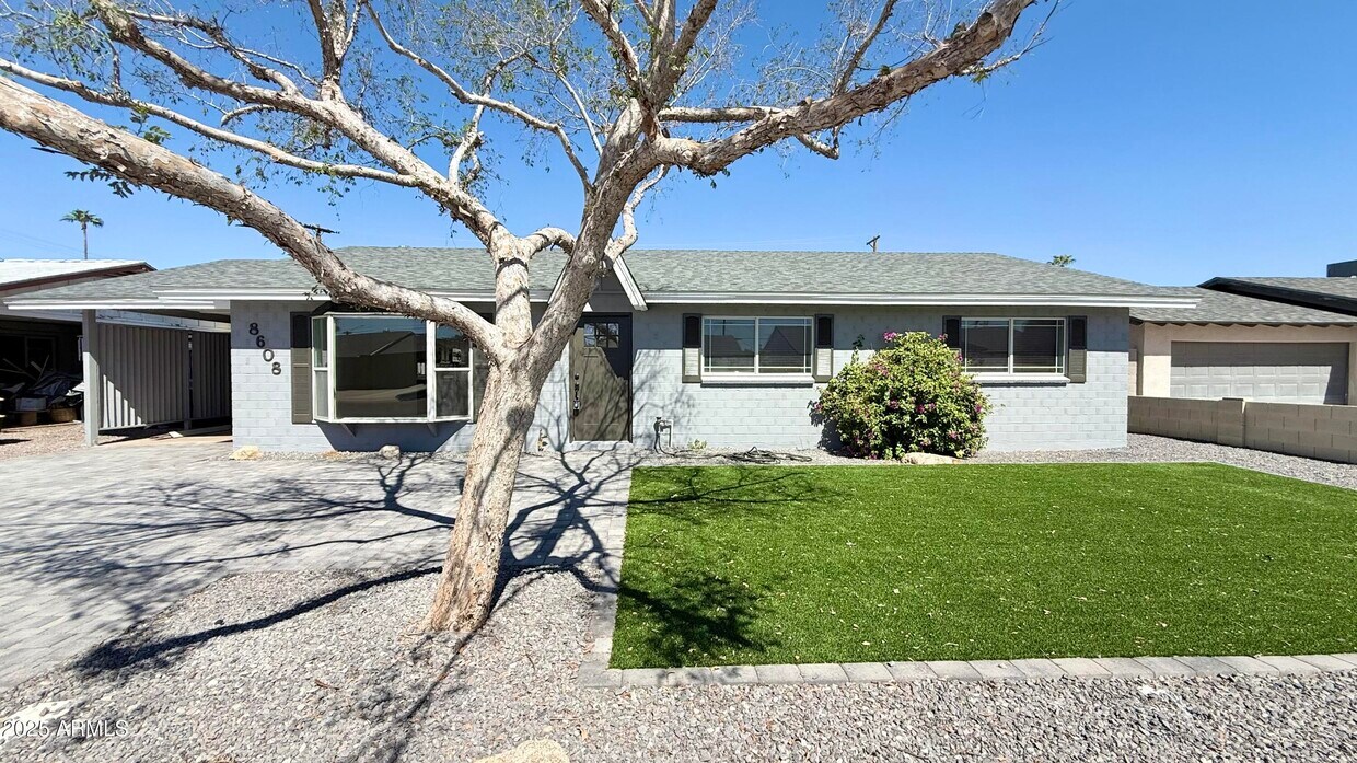 Foto principal - 8608 E Vernon Ave