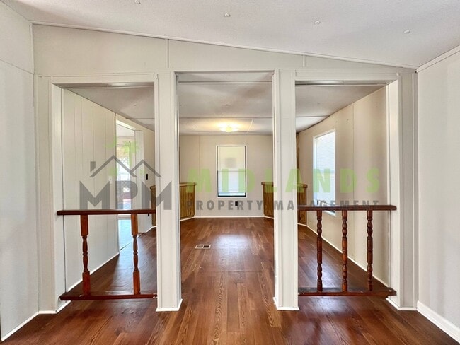 Building Photo - 2413 S Lake Dr