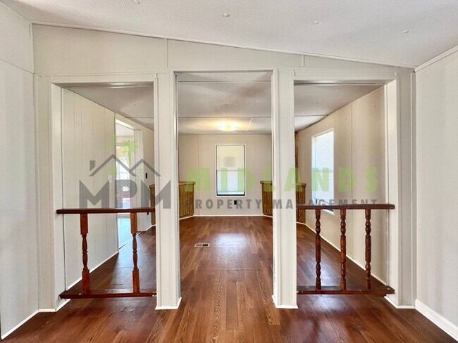 Foto del edificio - 2413 S Lake Dr