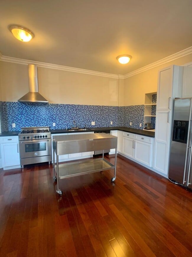 Building Photo - 4 bedroom in San Francisco CA 94110