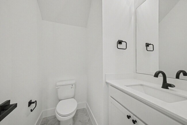 Building Photo - 5734 White Magnolia St.