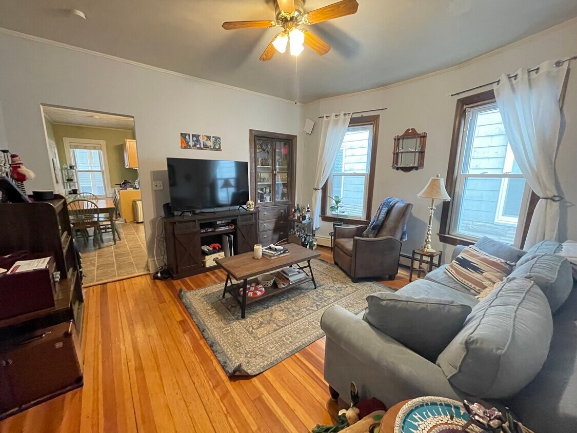 Primary Photo - 23 Oak St