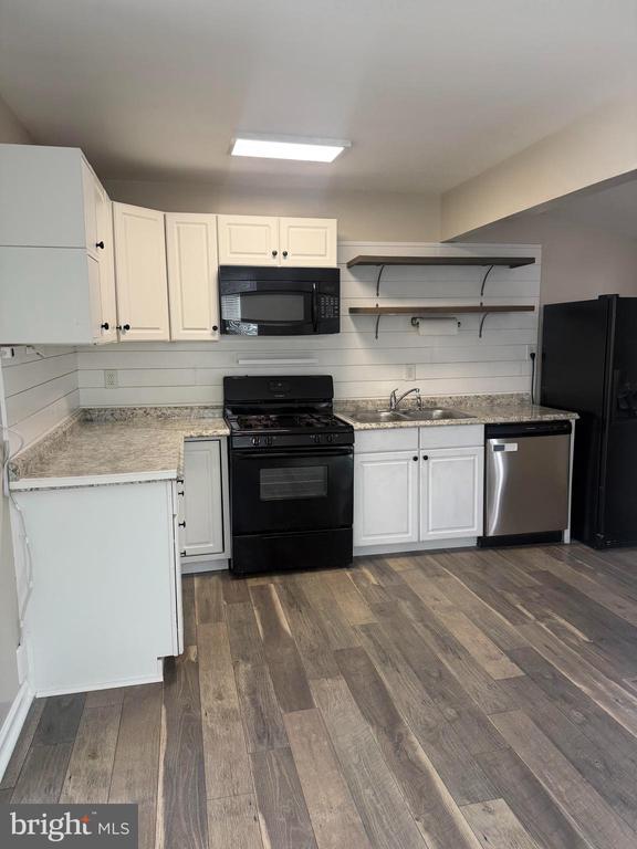 Foto del edificio - 100 Garfield Ct