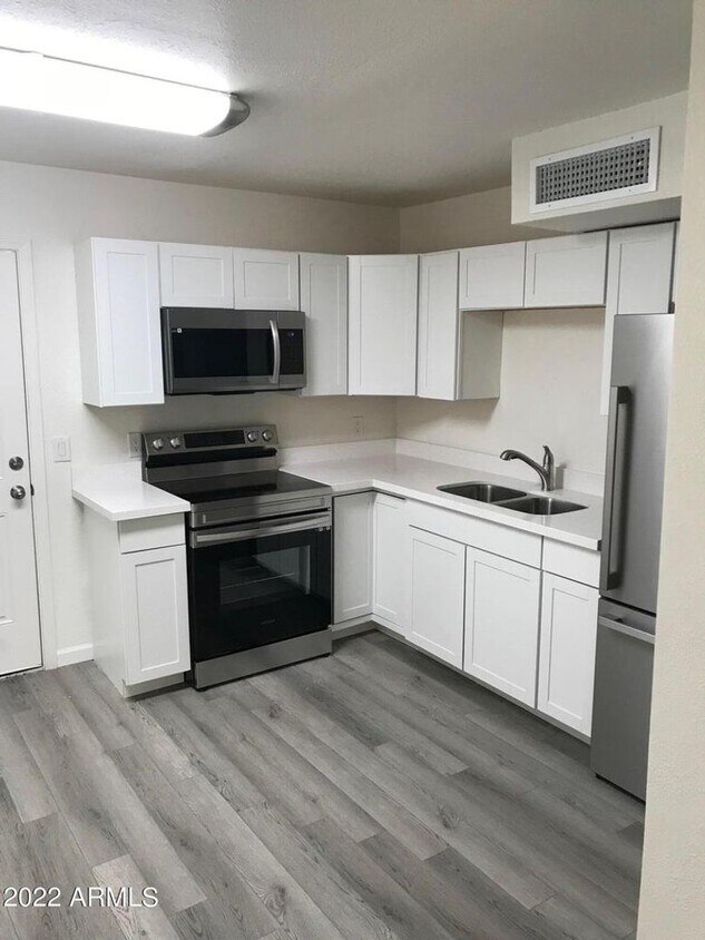 Foto del edificio - 2 BEDROOM UNIT IN SURPRISE