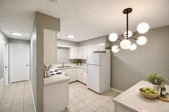 Building Photo - 604 S Logan Dr