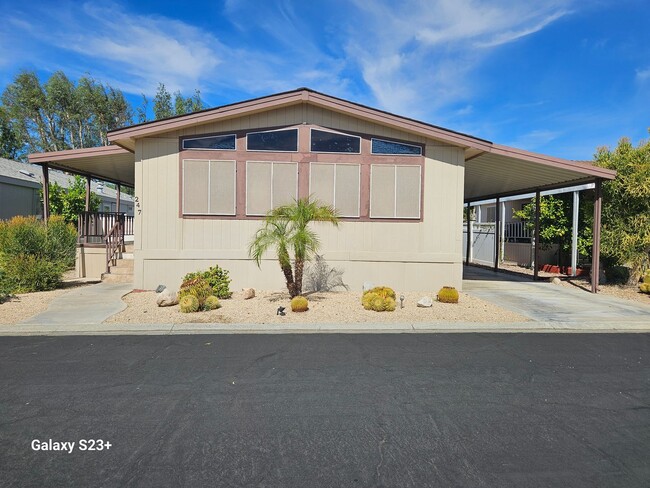 Building Photo - 15300 Palm Dr