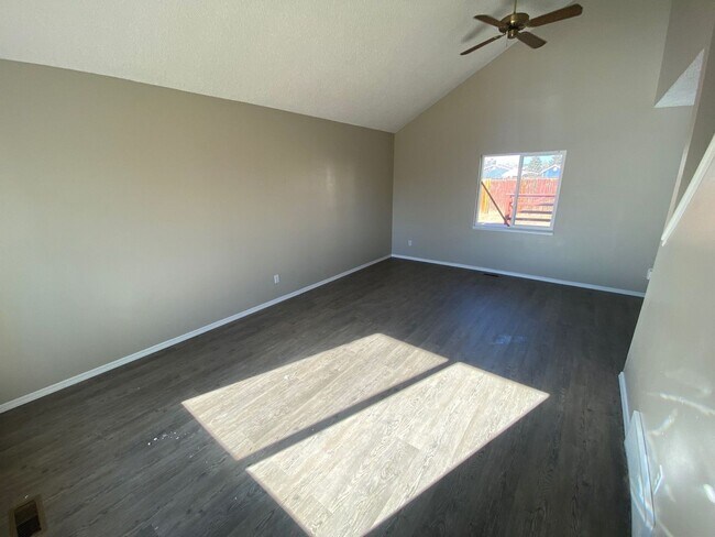 Foto del edificio - Nice 3 Bedroom 2 Story Home Close to Ft Ca...