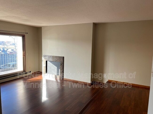 Foto del edificio - 1690 Highway 36 W