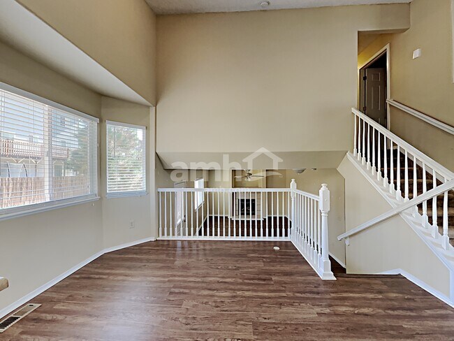 Foto del edificio - 6743 Fountain Ridge Cir