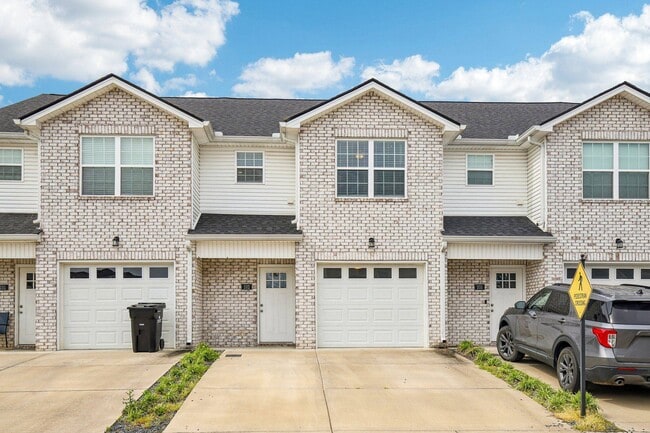Building Photo - South Maple Townhomes