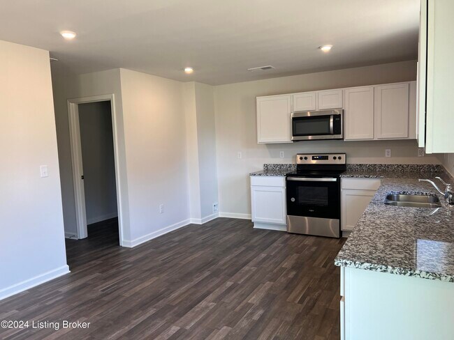 Building Photo - 109 Elegance Wy