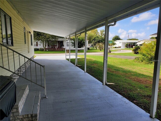 Foto del edificio - 3532 Lazy Lake Dr N