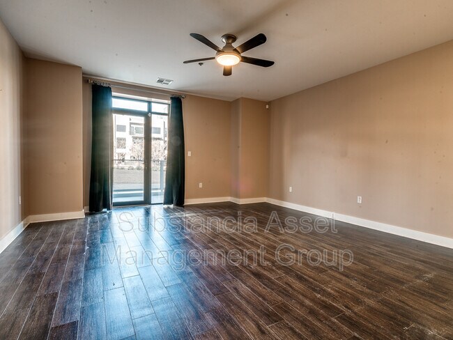 Foto del edificio - 444 N Central Ave