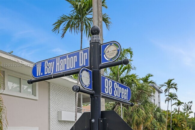 Foto del edificio - 9800 W Bay Harbor Dr