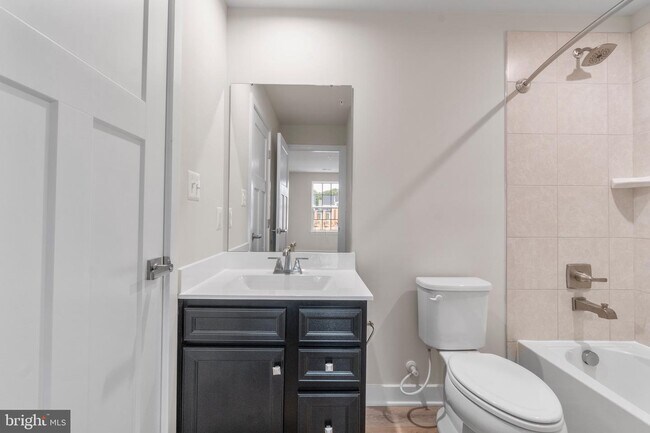Building Photo - 10611 Sunridge St