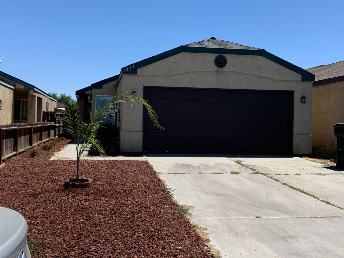 Primary Photo - 3 Bedroom 2 Bath home
