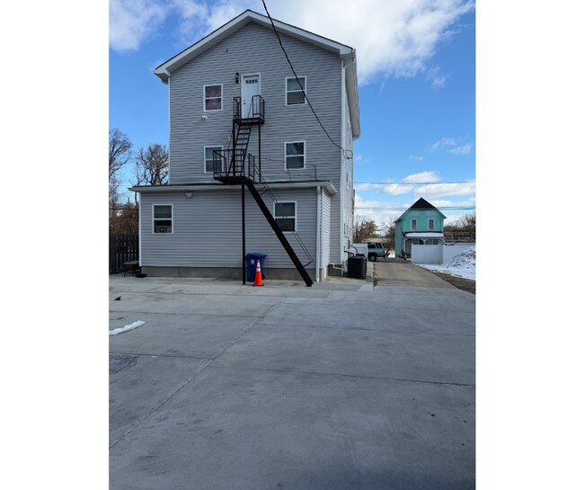 Foto del edificio - 6504 Armstrong Ave