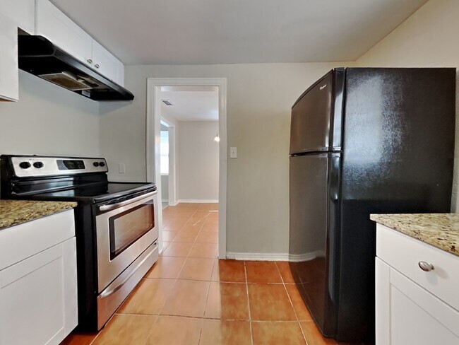 Foto del edificio - 3442 Rosemary St