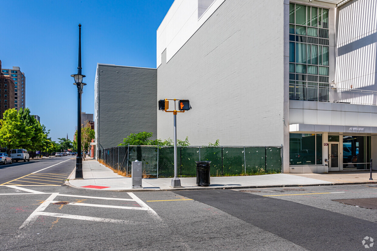 Primary Photo - Halsey Street Lofts