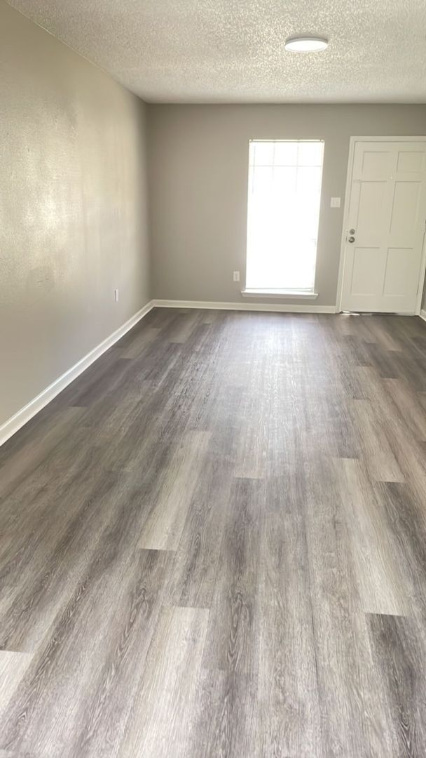 Foto del edificio - 2BR 1 Bath in Central.