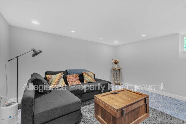 Foto del edificio - 525 E Alexandria Ave