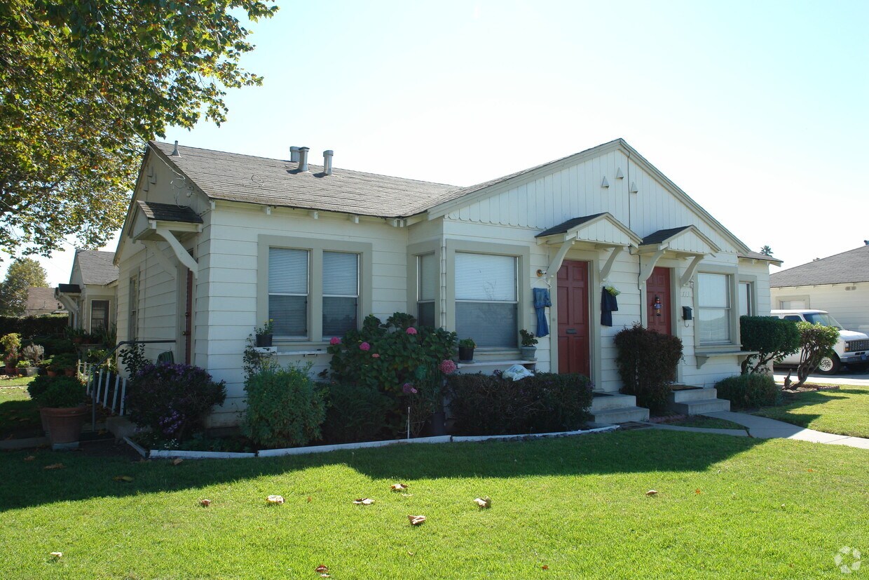 713 Iverson St, Salinas, CA 93901 Apartments in Salinas, CA