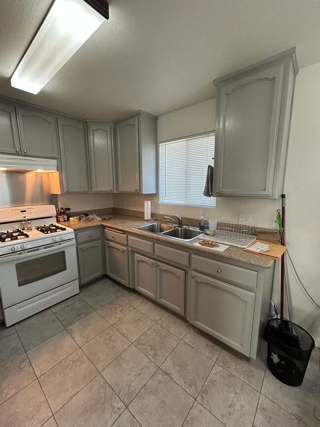 Foto del edificio - Why rent an apartment when you could have ...