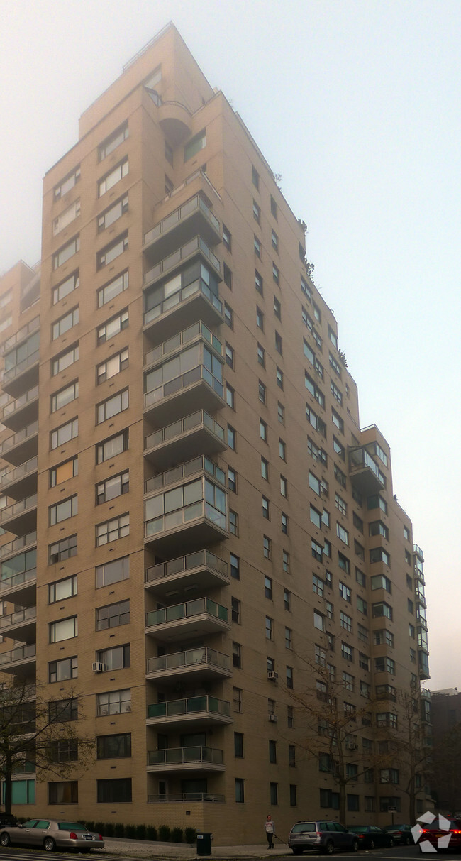 Foto del edificio - Gracie Towers Apartments