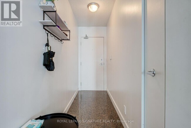 Photo du bâtiment - 1808-381-2381 Front St W