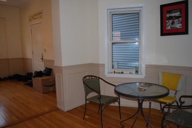 Building Photo - 3942 Hermitage N Ave