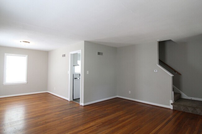 Foto del edificio - 2 Bedroom 1 Bath Duplex In The Waldo Area
