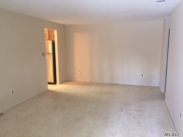 Foto del edificio - 452 Birchwood Rd