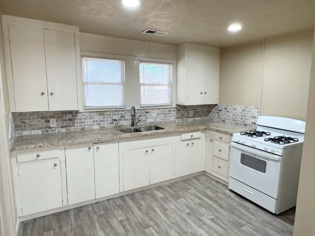 Foto del edificio - 4305 Grandberry Ave