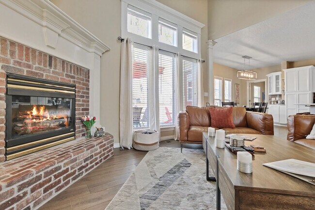 Foto del edificio - Fully Furnished 5 Bedroom Home in Eagle Id...