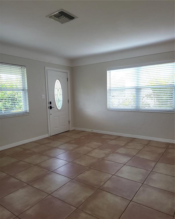 Building Photo - 5721 10th Ave N