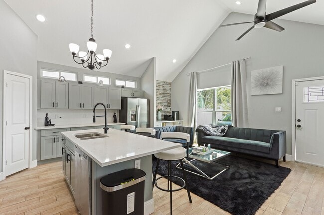 Foto del edificio - 5607 Bacher St