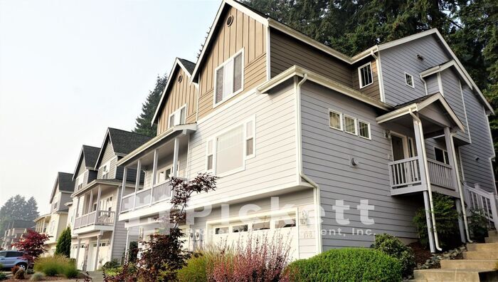 Foto principal - 3 Bedroom Townhome Close to PSNS