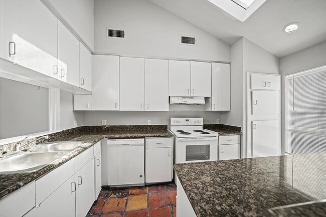 Building Photo - 4343 Willow Beach Dr