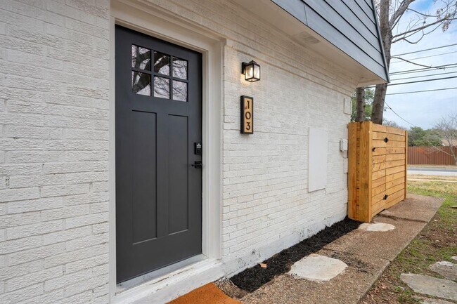 Foto del edificio - 4908 West Gate Blvd