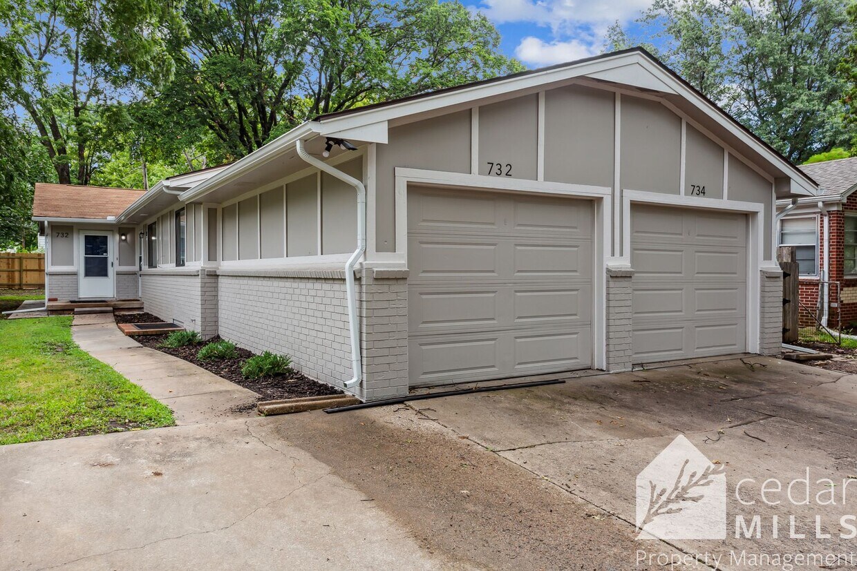 Primary Photo - Newly Remodeled 3 bed 2 bath with Finished...
