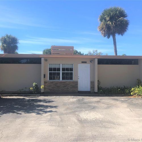 Foto principal - 15018 Royal Palm Ct
