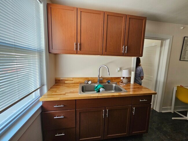 Foto del edificio - 7328 N Honore St