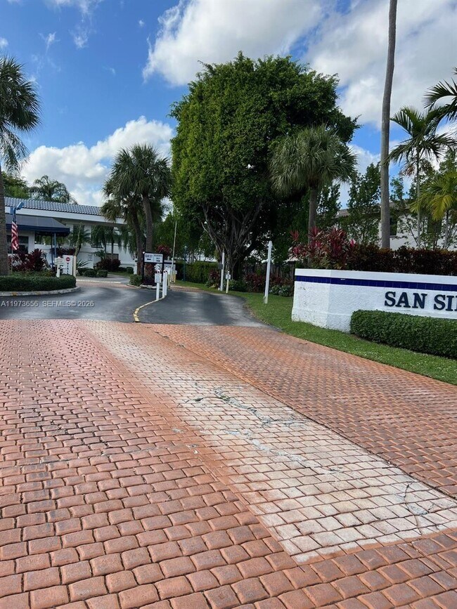 Building Photo - 202 NE 211th Terrace