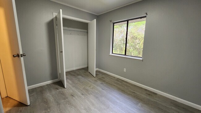 bedroom - 950 Forestbrook Rd