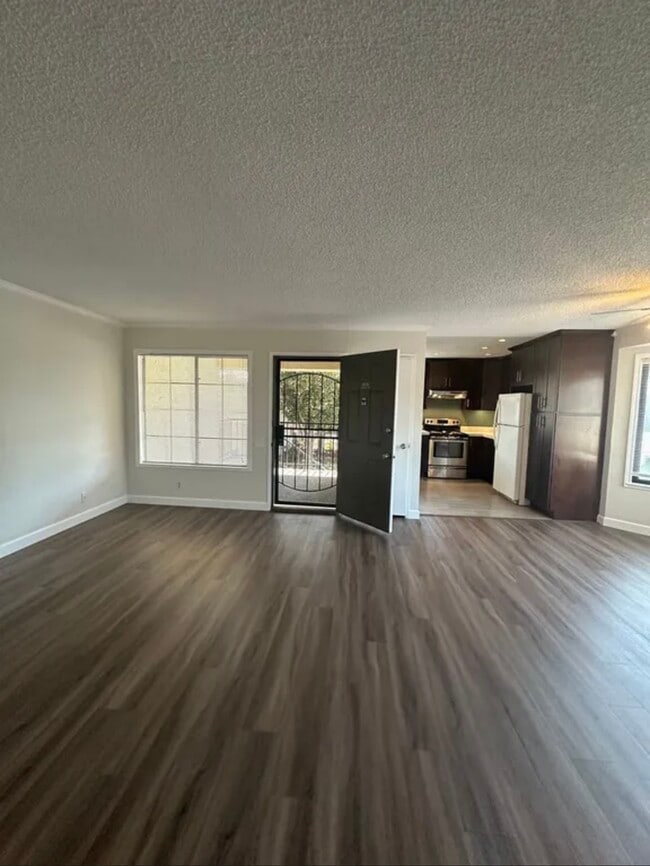 Building Photo - 3231 Kenhill Dr
