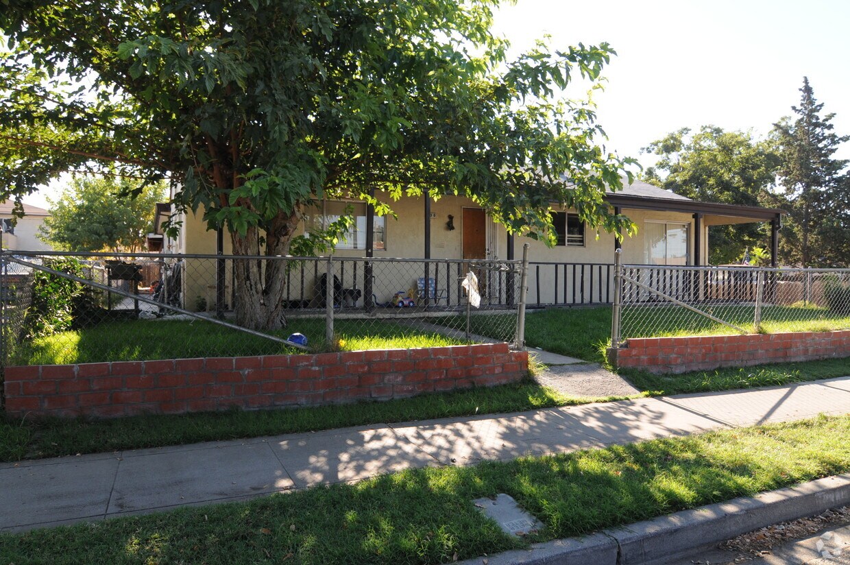 Primary Photo - 330 Poplar Ave