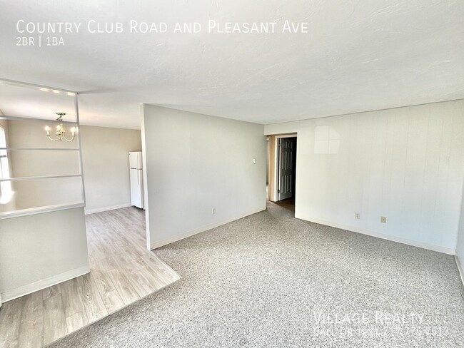 Building Photo - 619 Country Club Rd