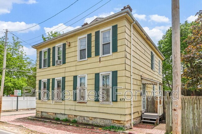 Foto del edificio - 673 E Sycamore St
