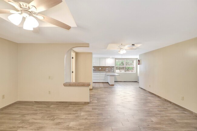 Foto del edificio - 7900 Lane St